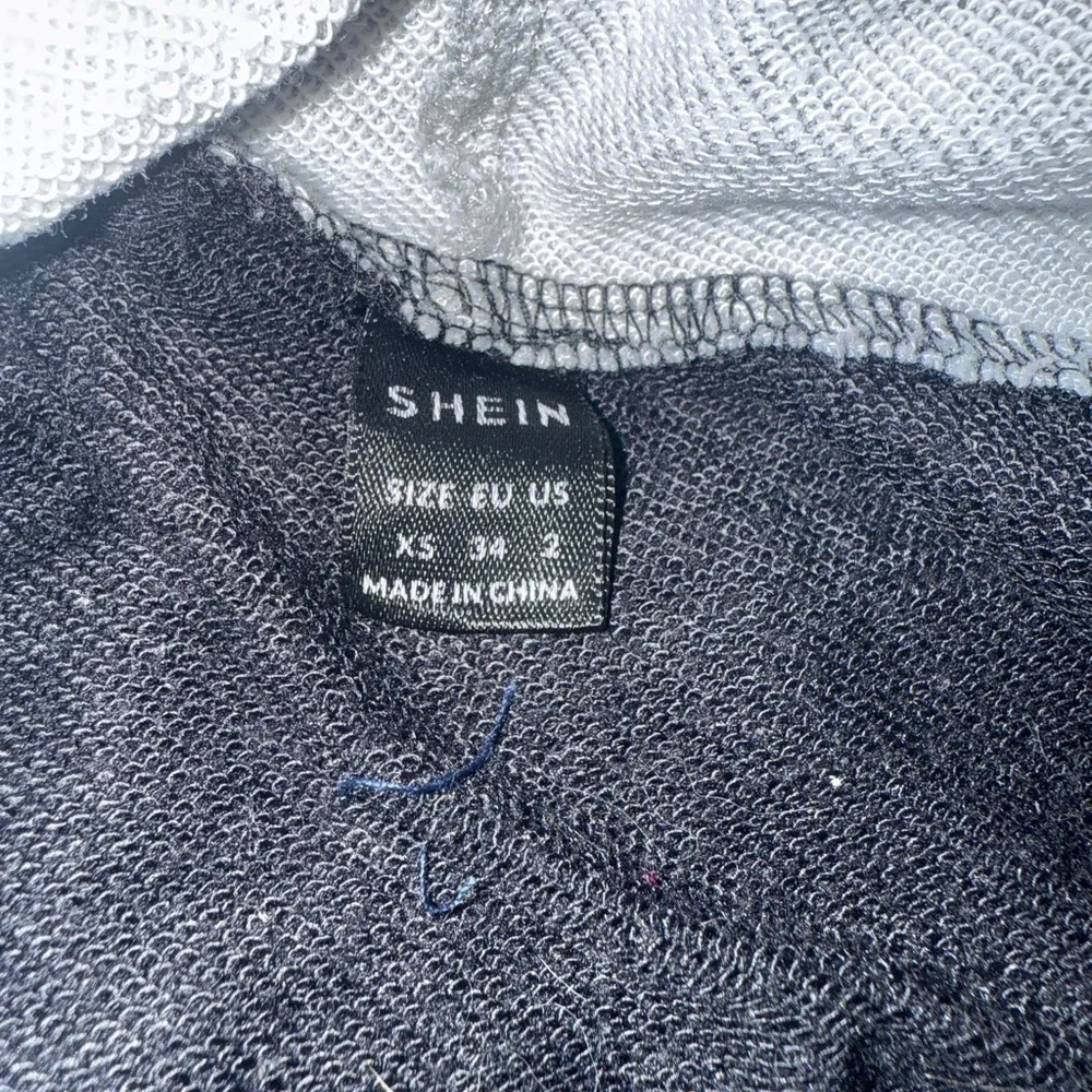 Shein California Holiday Paradise 23 Graphic Pullover Hoodie XS Black Gray - Picture 2 of 2